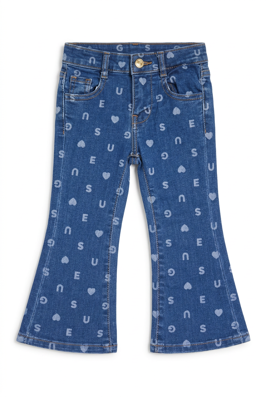 Jeans su sfondo bianco